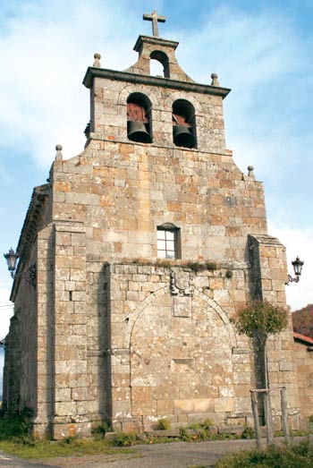 Imagen secundaria 2 - Iglesia de Santa María, situada en Valdeprado del Río. Vista de la iglesia de San Vítores. Iglesia parroquial de Hormiguera.