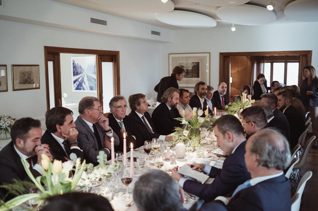 Un momento del almuerzo celebrado con motivo del último consejo rector de APD del año. :: dm