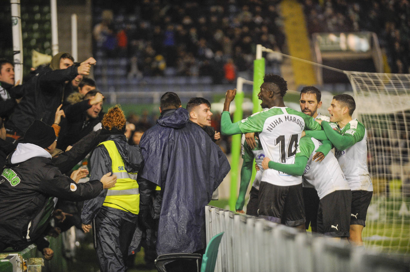 Fotos: El Racing enfrenta al Extremadura en El Sardinero