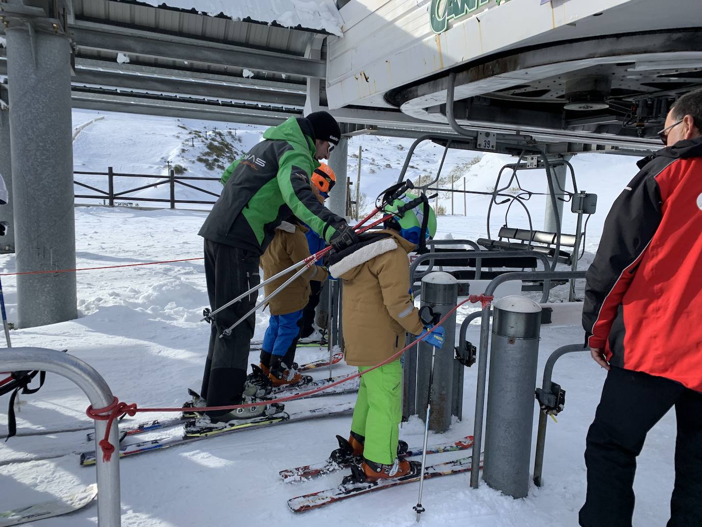 Fotos: Los esquiadores estrenan la temporada en Alto Campoo