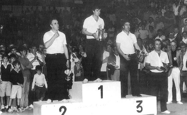 Rafael Marcos, en el tercer cajón del podio del Campeonato de España de 1983. 