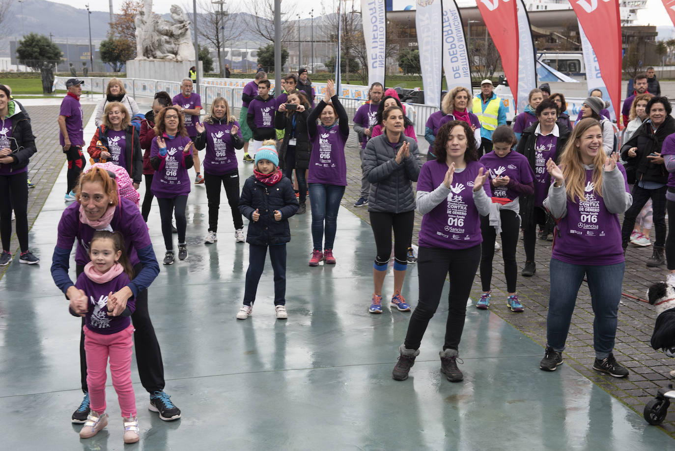 Fotos: La marea morada toma Santander