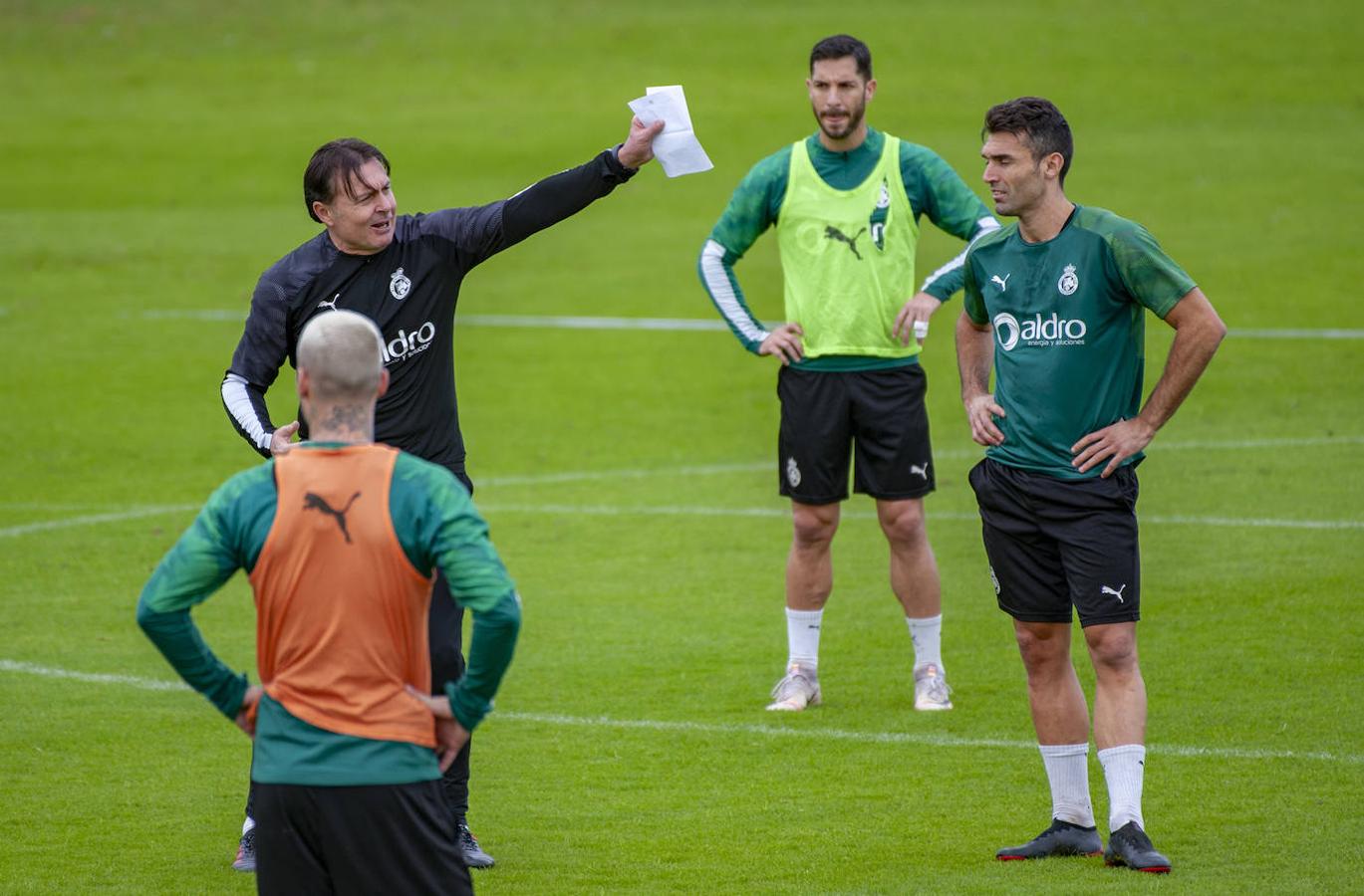 Fotos: El Racing, con la mirada puesta en Elche