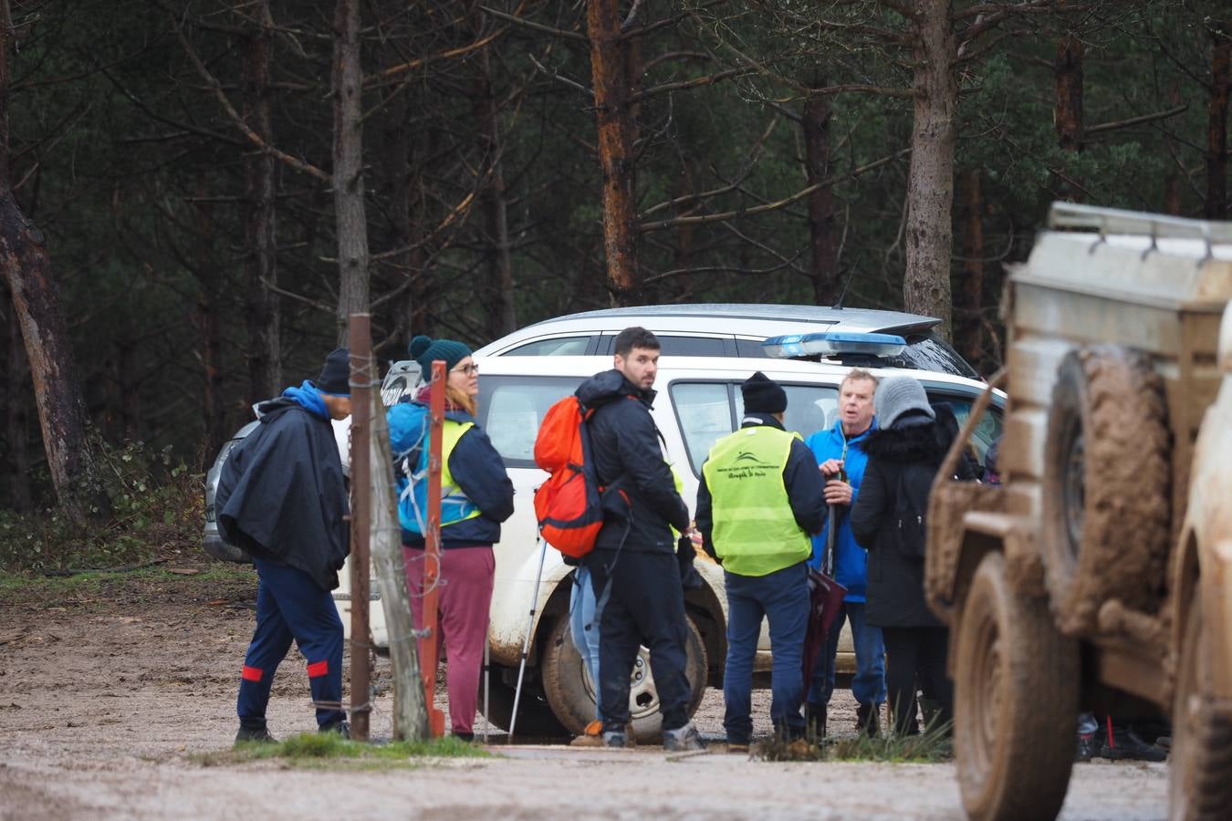 Efectivos de rescate y voluntarios, en Población de Arriba participando en el operativo de búsqueda de Roberto Lavid.