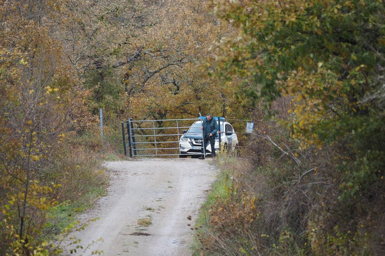 Efectivos de rescate y voluntarios, en Población de Arriba participando en el operativo de búsqueda de Roberto Lavid.