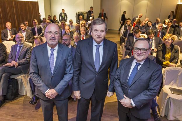 Javier Carrión (izquierda), Carlos Hazas y Pablo Mugica, en la jornada de APD celebrada ayer. 