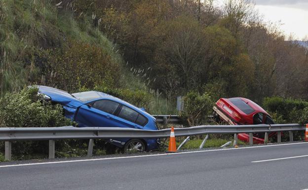 Accidente en la S-10 a la altura de Solares.