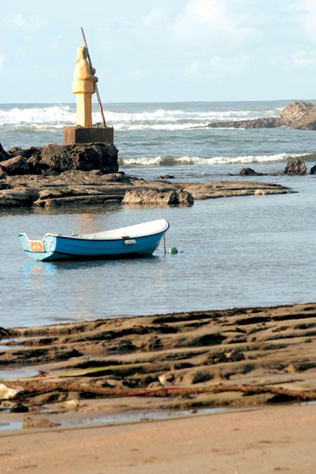 Imagen secundaria 2 - Segunda playa de El Sardinero. Playa de Los Peligros. Monumento al pescador, en La Maruca.