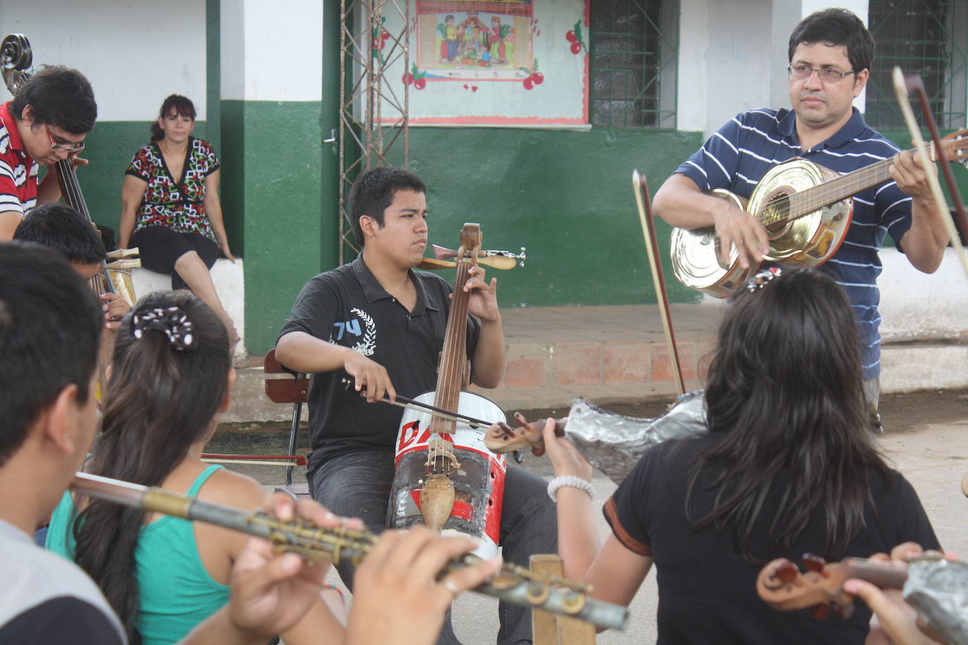 Imagen principal - La orquesta que quiso dar una segunda oportunidad a la basura llega a Santander