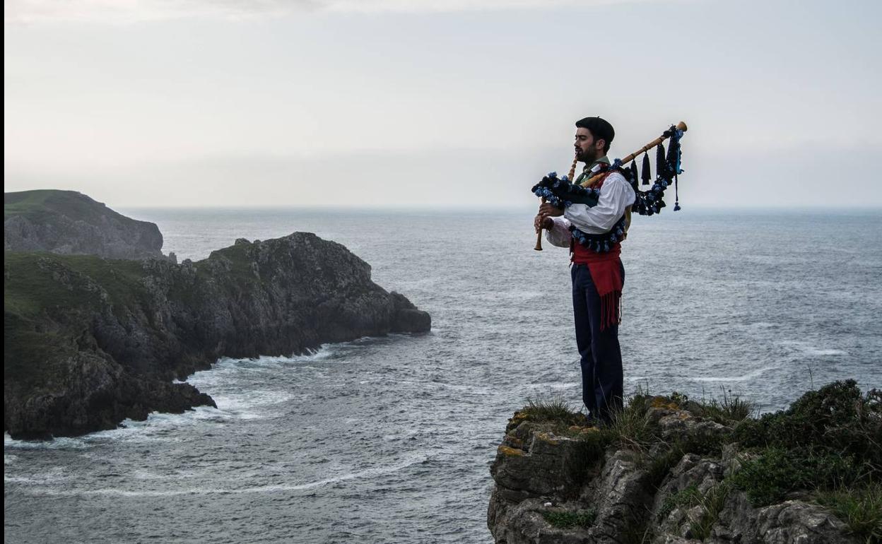 Reunión de folclore cántabro para cerrar el año en Casyc