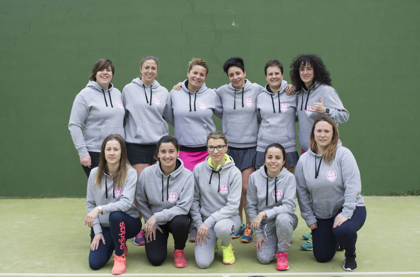 Pink Fighters, campeonas de la liga regular de primera. 