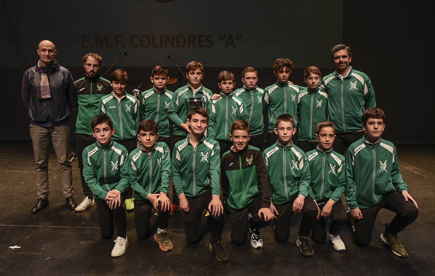 La Federación Cántabra de Fútbol ha celebrado en el Palacio de Festivales su séptima gala anual, en la que se rinde homenaje a los campeones de la pasada temporada