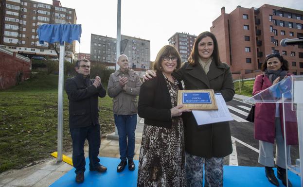 Imagen principal - La poeta Matilde Camus ya tiene una calle en el Santander de su infancia