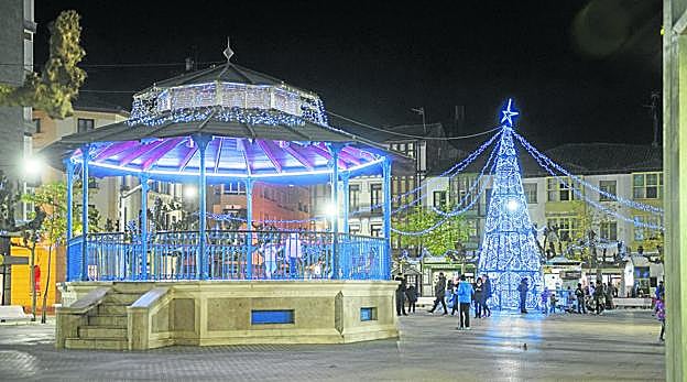 Imagen de pasado alumbrado navideño que se colocó en la plaza de San Antonio 
