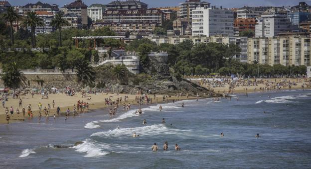 Verano. Los meses de julio y agosto son los que registran más demanda de alojamientos turísticos en Santander. :