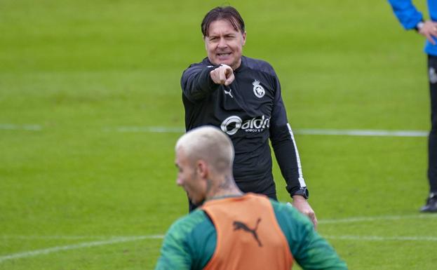 Cristóbal, dando órdenes a Alexis durante un entrenamiento en La Albericia. 