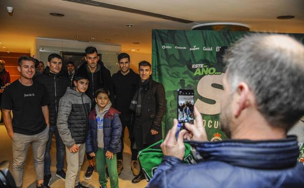 Imagen principal - El racinguismo se aferra a un gran recuerdo