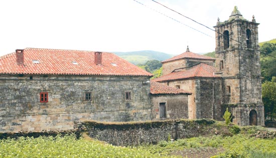 Iglesia y casa rectoral de San Andrés.