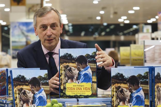 Javier Rodríguez, el periodista de la nostalgia, lanza ahora con Valnera 'Toda una vida', la enciclopedia de los recuerdos felices. 