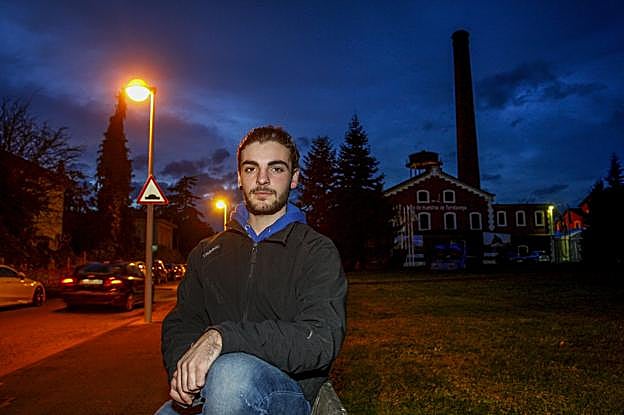 Nacho Uriarte, en el recinto ferial de La Lechera, en Torrelavega, donde se organiza el acto de Rosa Navidad. 