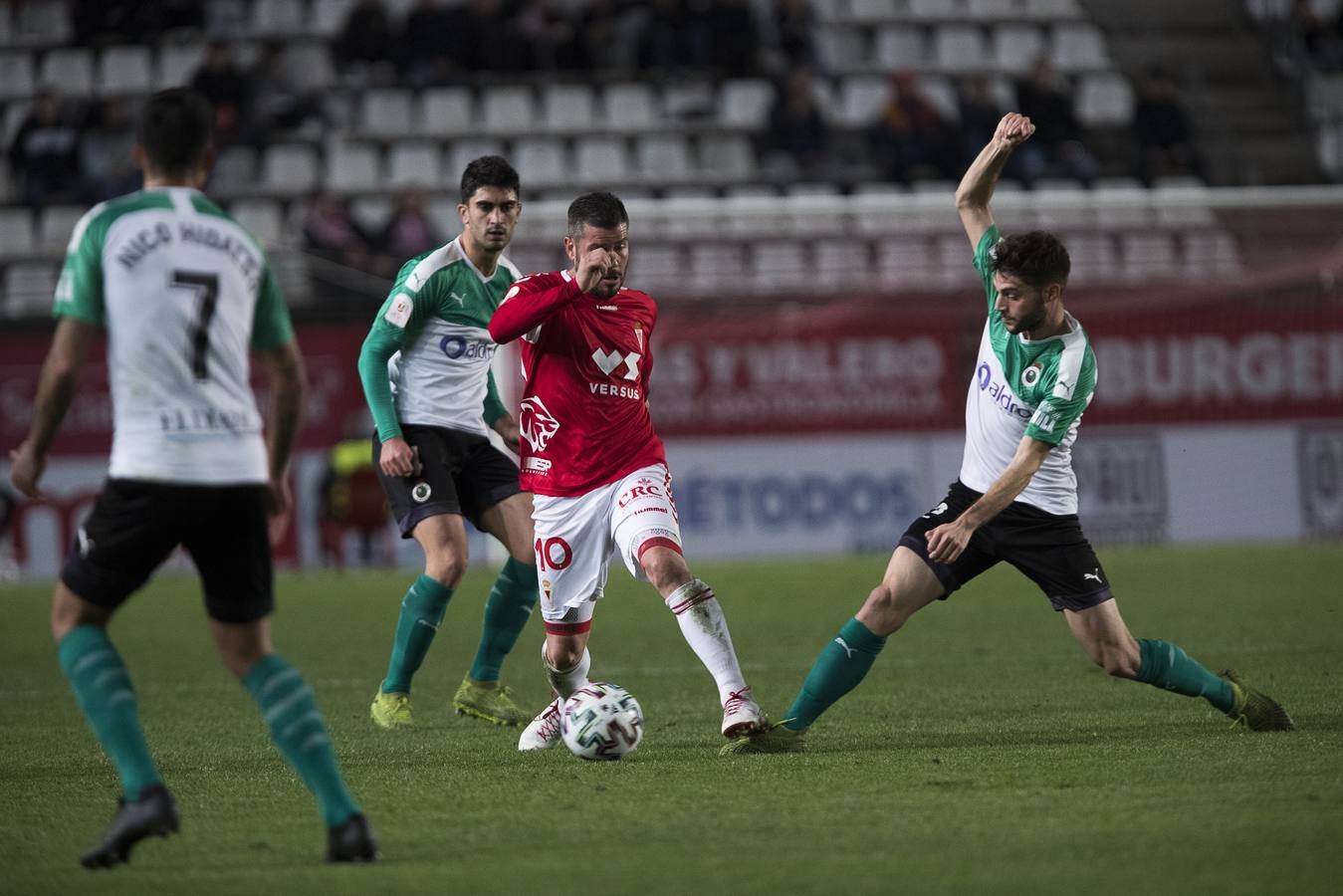 El Racing ofrece una pobre imagen en Murcia y cae derrotado también en Copa del Rey. Los menos habituales tampoco aprovecharon su oportunidad frente a un rival de Segunda B que se tomó más en serio la competición