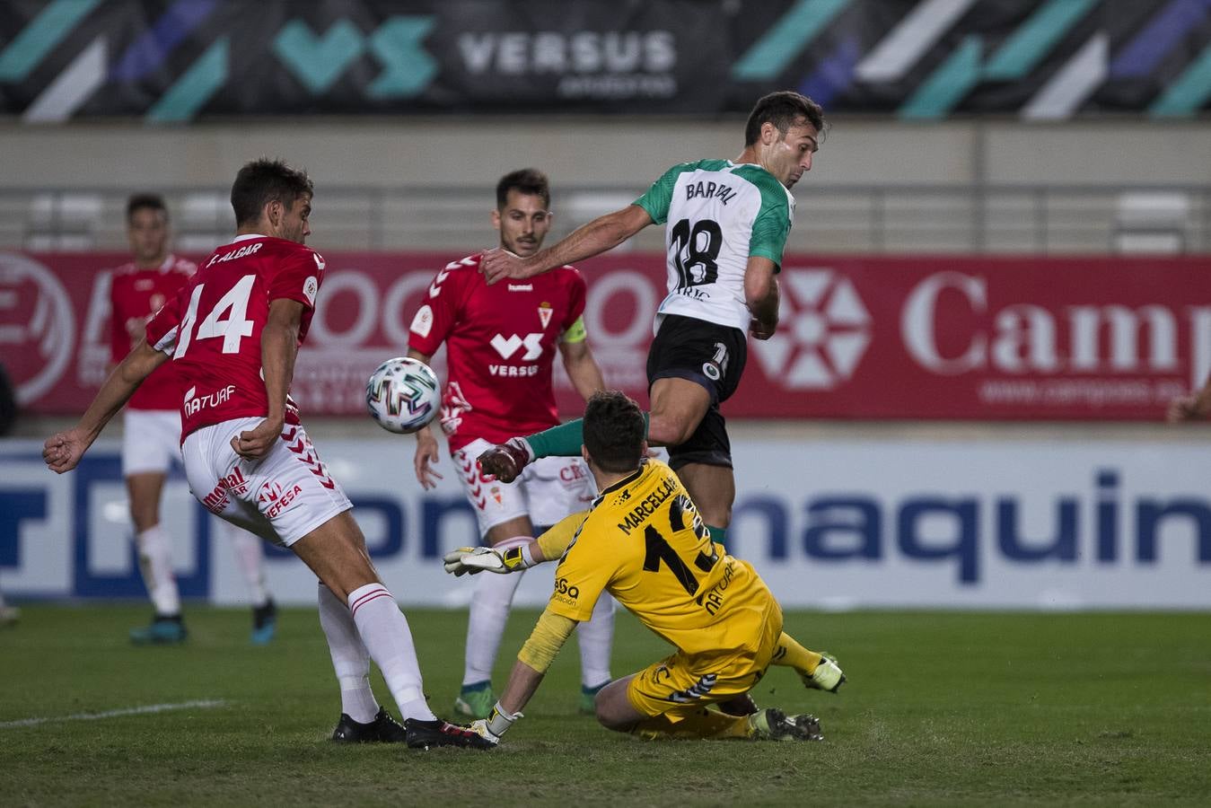 El Racing ofrece una pobre imagen en Murcia y cae derrotado también en Copa del Rey. Los menos habituales tampoco aprovecharon su oportunidad frente a un rival de Segunda B que se tomó más en serio la competición