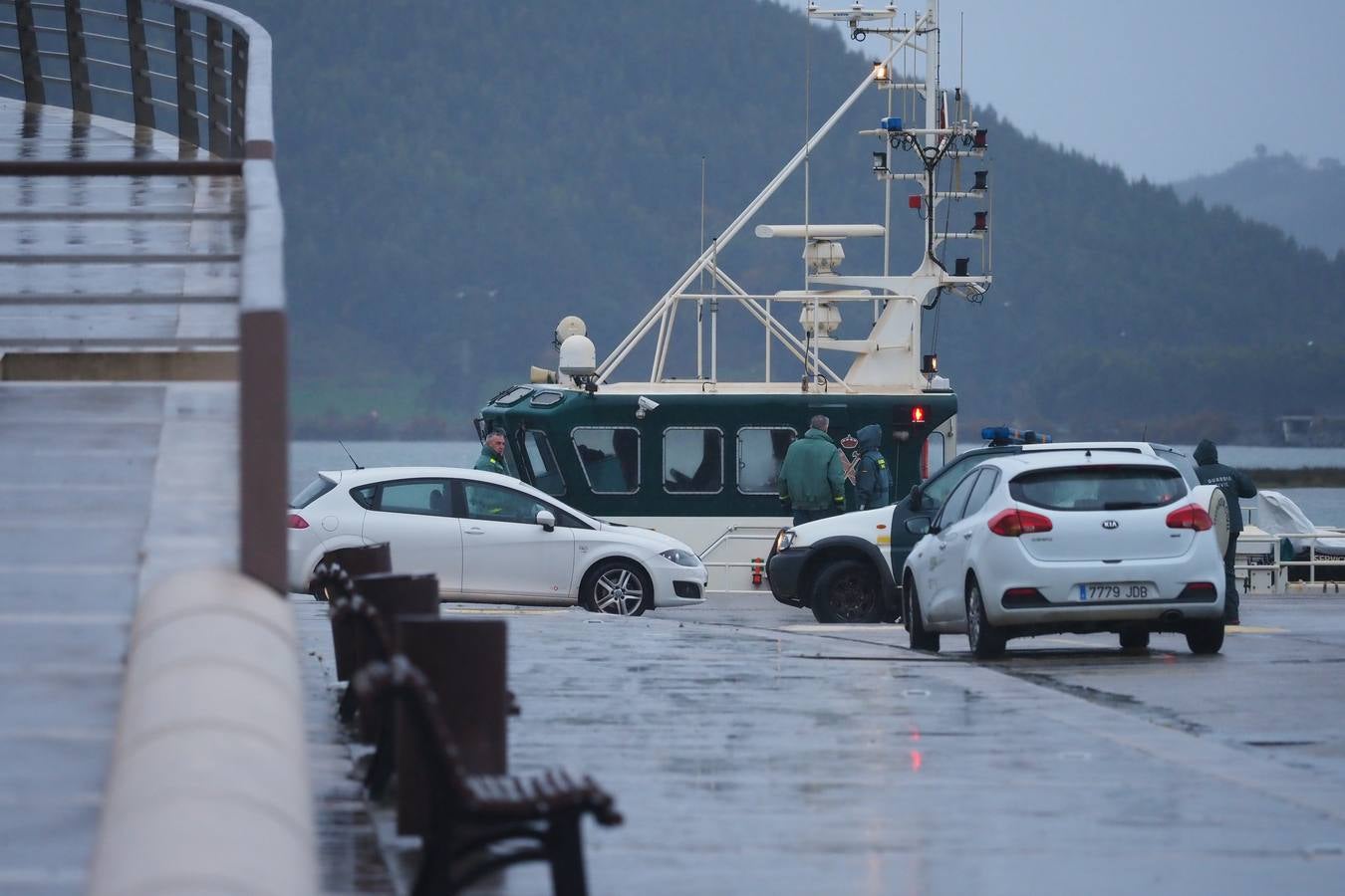 Fotos: Dispositivo en el puerto de Santoña por el hallazgo del cadáver de una niña