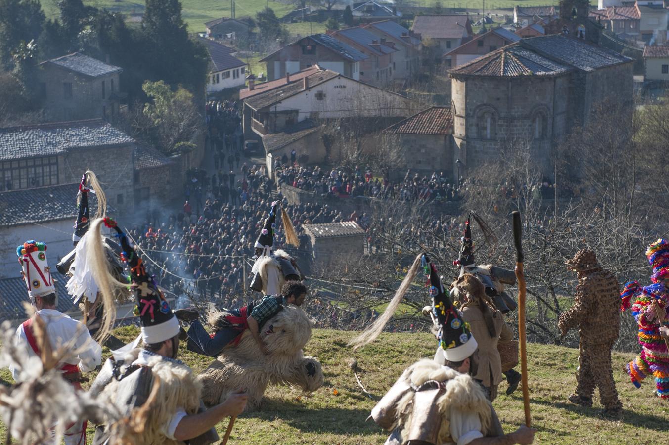 La Vijanera volvió a asombrar a propios y extraños por su significado y vistosidad y congregó la atención de miles de personas. Una de las notas dominantes de este año fue el sonido ininterrumpido de 500 campanos durante todo el recorrido.