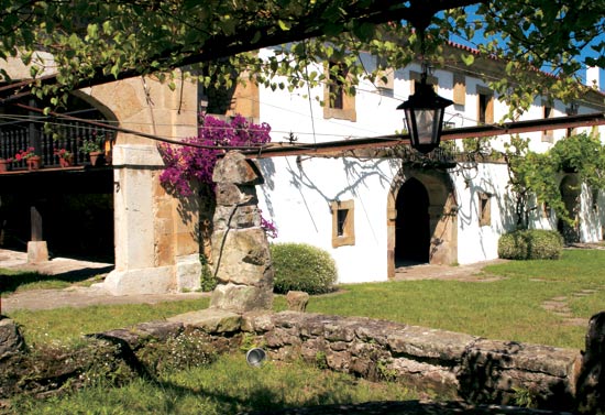 Casona de los señores de la Roza, en Carriazo..