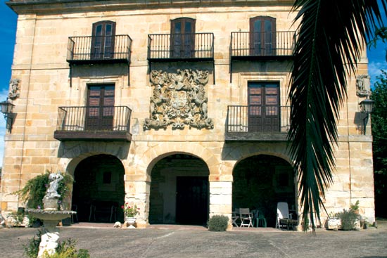 Imagen secundaria 1 - Torre de Rigada, en Anero. Palacio de Movellán, en Hoz de Anero. Santo Desierto de San José de Rigada. Santo Desierto de San José de Rigada.