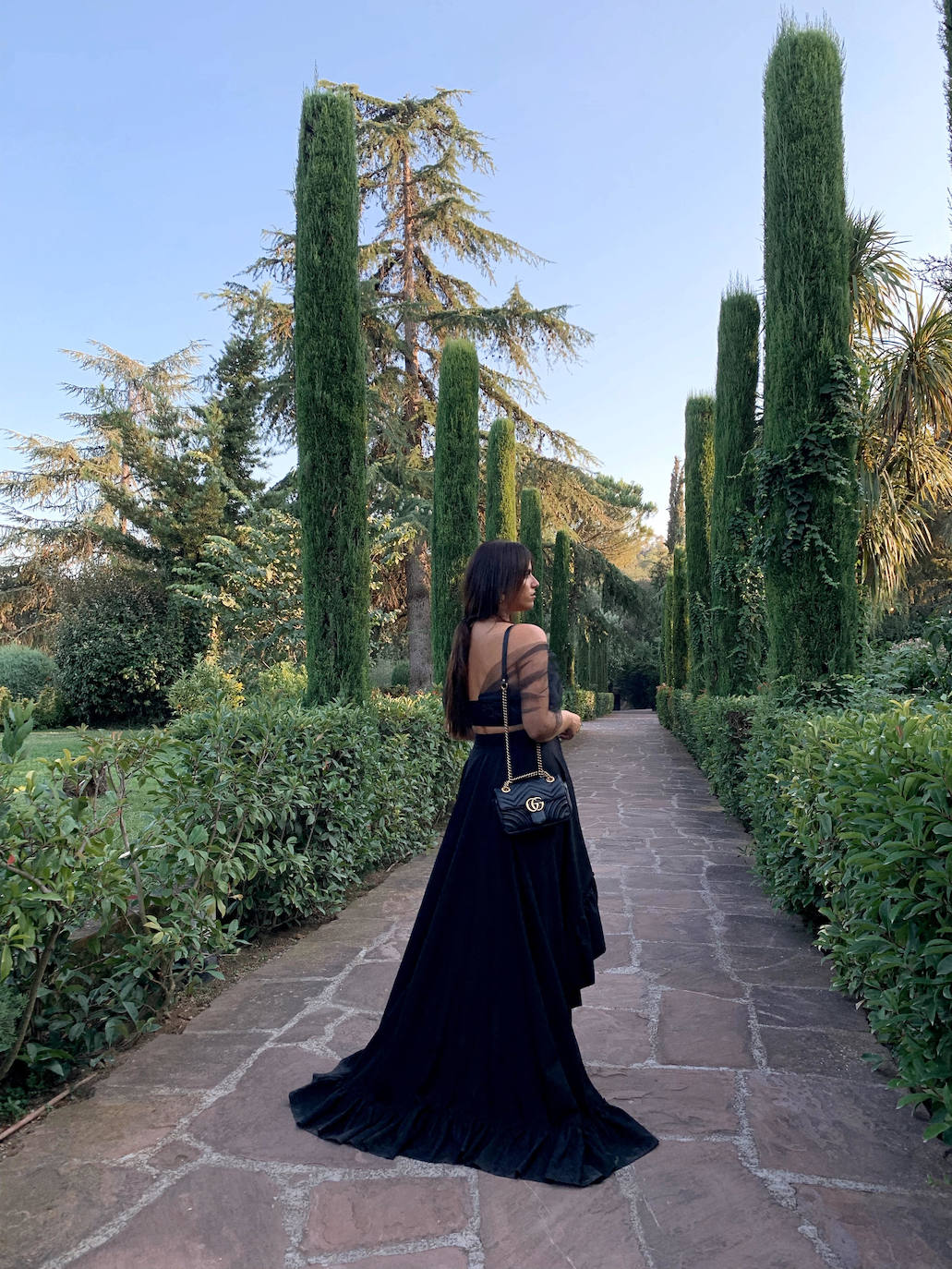 La ‘influencer’ cántabra Carolina Brunelli, perfecta en un ‘total look’ negro. 