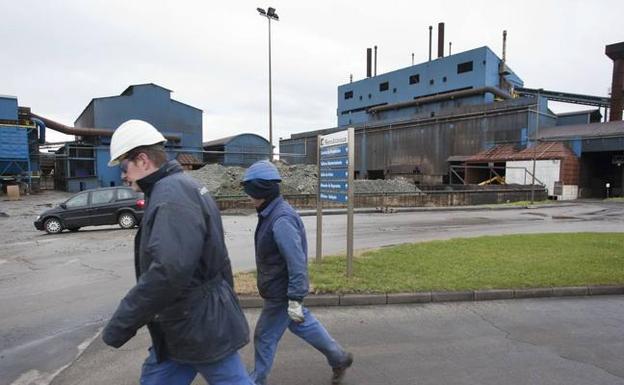 Fábrica que Ferroatlántica tiene en Boo de Guarnizo, entre Camargo y El Astillero.