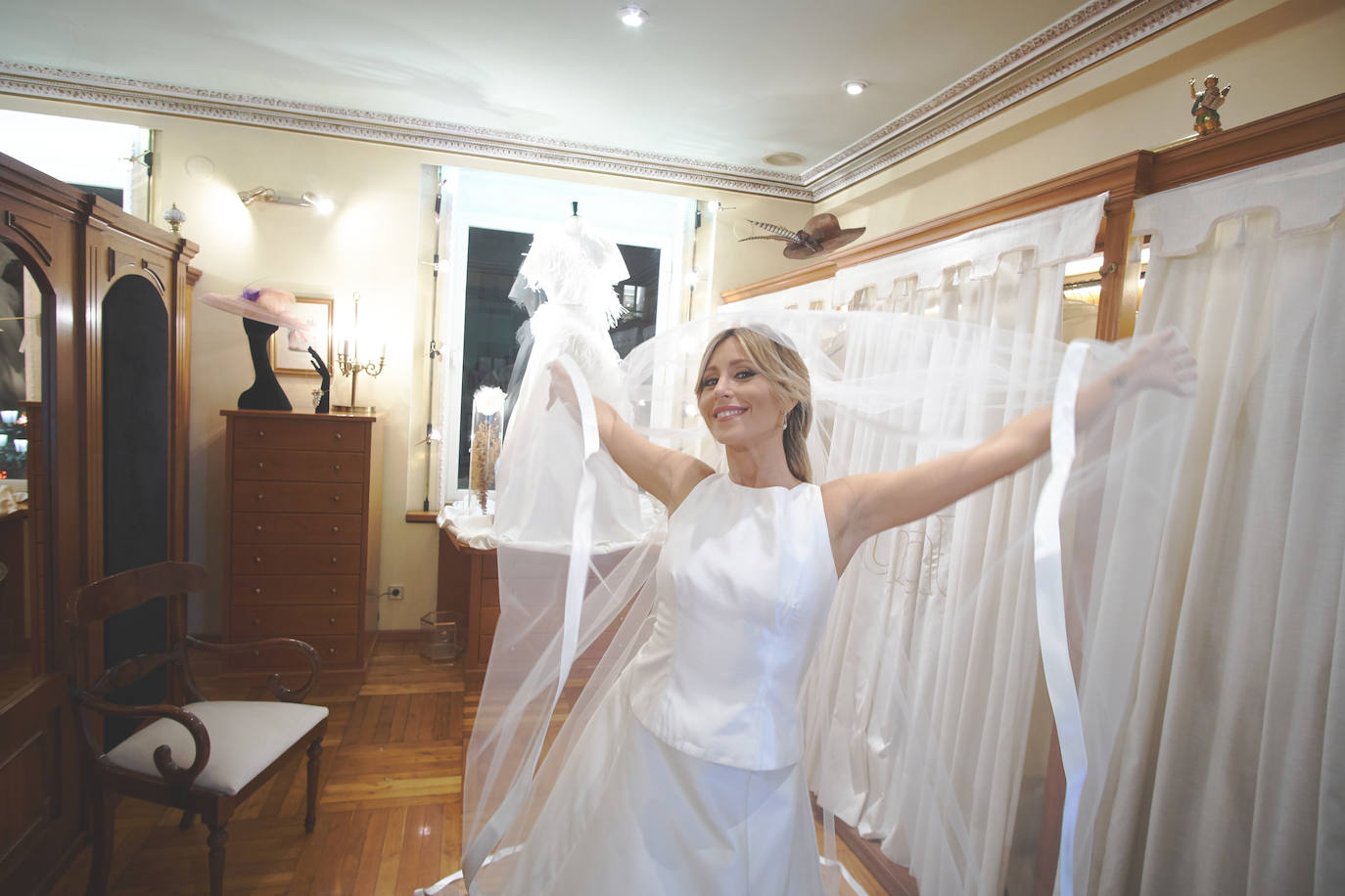 Juncal Novias apuesta por una línea de diseños vintage y la confección a medida.