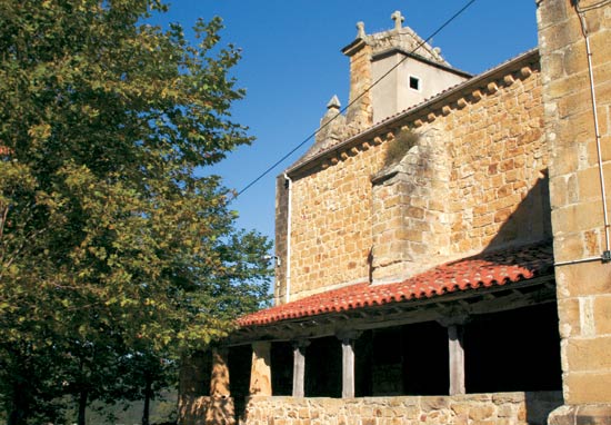 Imagen secundaria 2 - Santuario de Nuestra Señora de Fresnedo. Iglesia parroquial de San Pablo de Solórzano. Iglesia de Nuestra Señora de la Asunción, en Riaño.