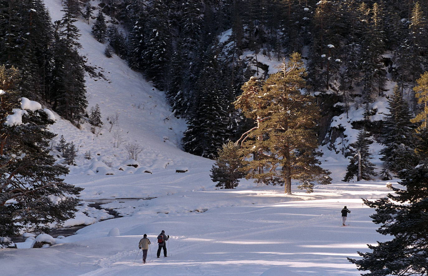 Evadirse entre montañas, en pueblecitos de piedra rodeados de paisajes de ensueño, es una manera idílica de disfrutar de las esperadas fechas navideñas