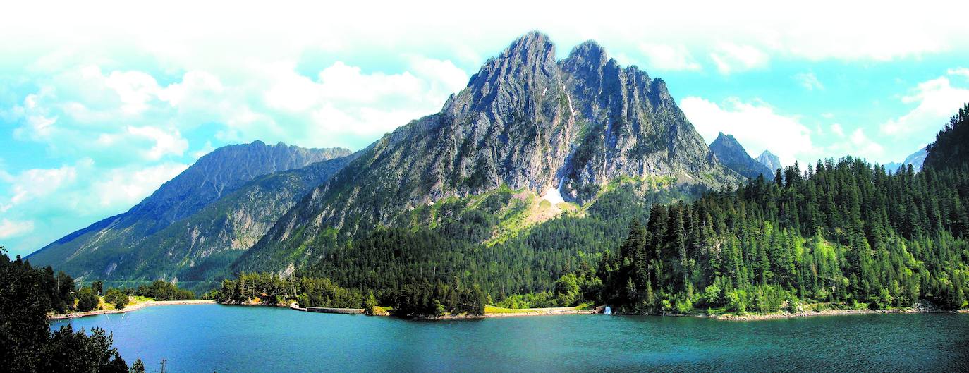 Evadirse entre montañas, en pueblecitos de piedra rodeados de paisajes de ensueño, es una manera idílica de disfrutar de las esperadas fechas navideñas