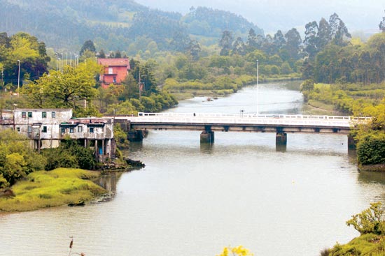 El río Agüera, a su paso por el municipio de Guriezo.