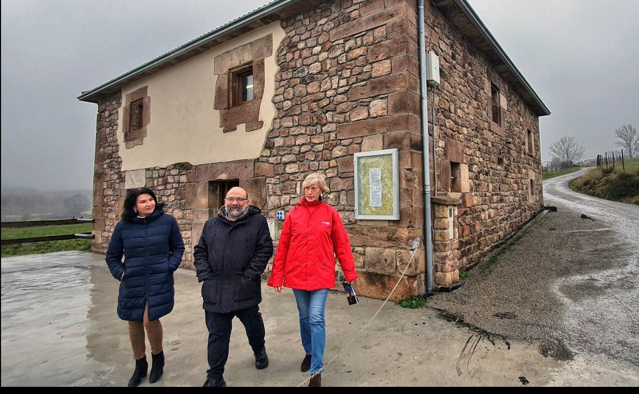 Lombó durante su visita a las nuevas instalaciones