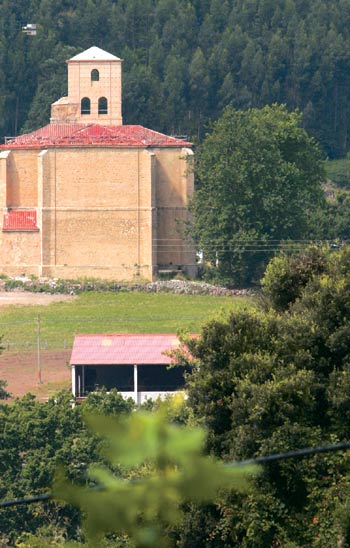 Imagen secundaria 2 - Iglesia de San Martín, en Cereceda. Iglesia de San Sebastián, en Ojébar. Parroquia de San Andrés, en Rasines.