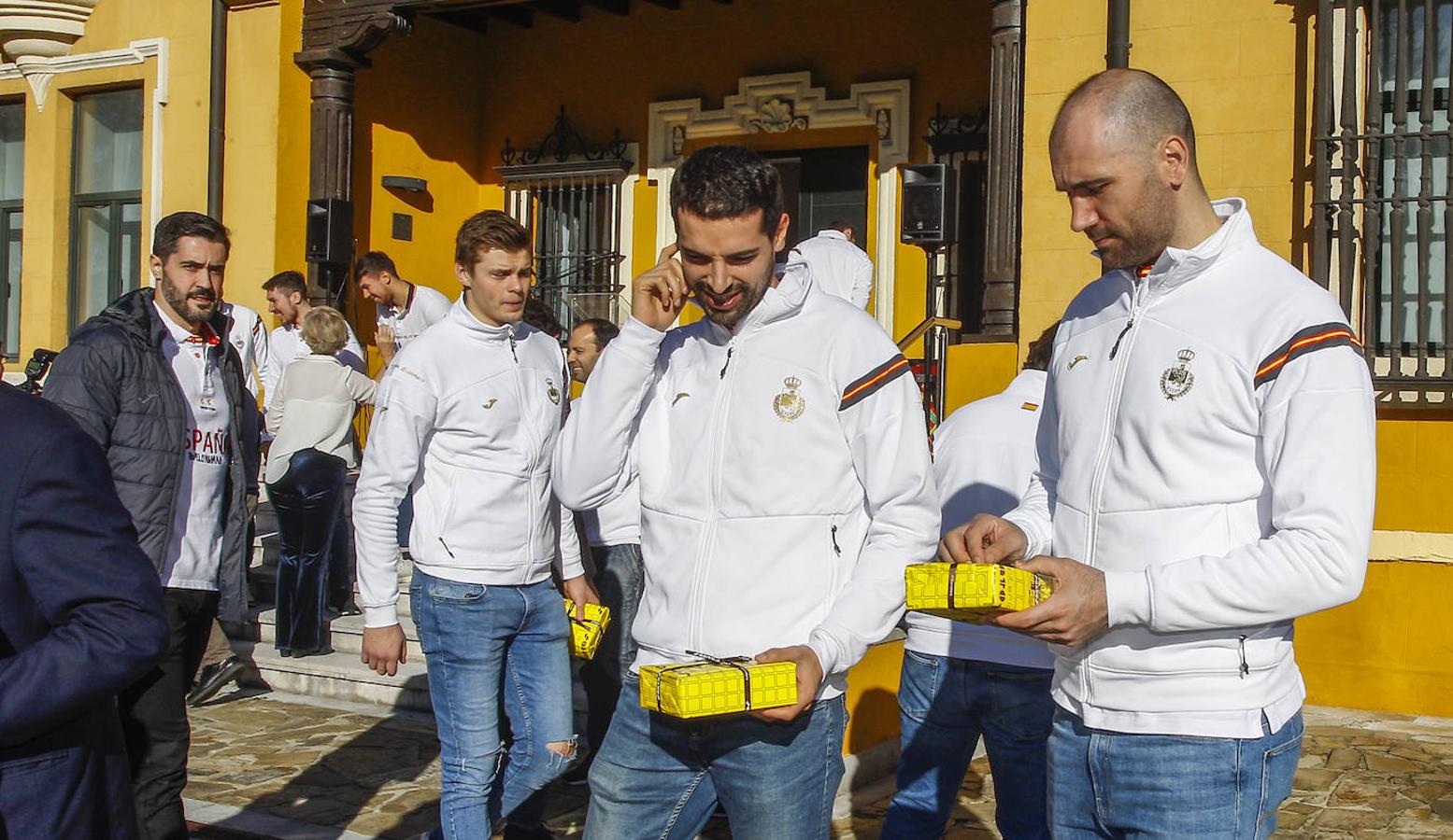 Los 'Hispanos' se encuentran concentrados en el Hotel Torresport en Sierrapando para preparar el Europeo de Balonmano que se disputará a partir del 9 de enero en Austria, Noruega y Suecia. 