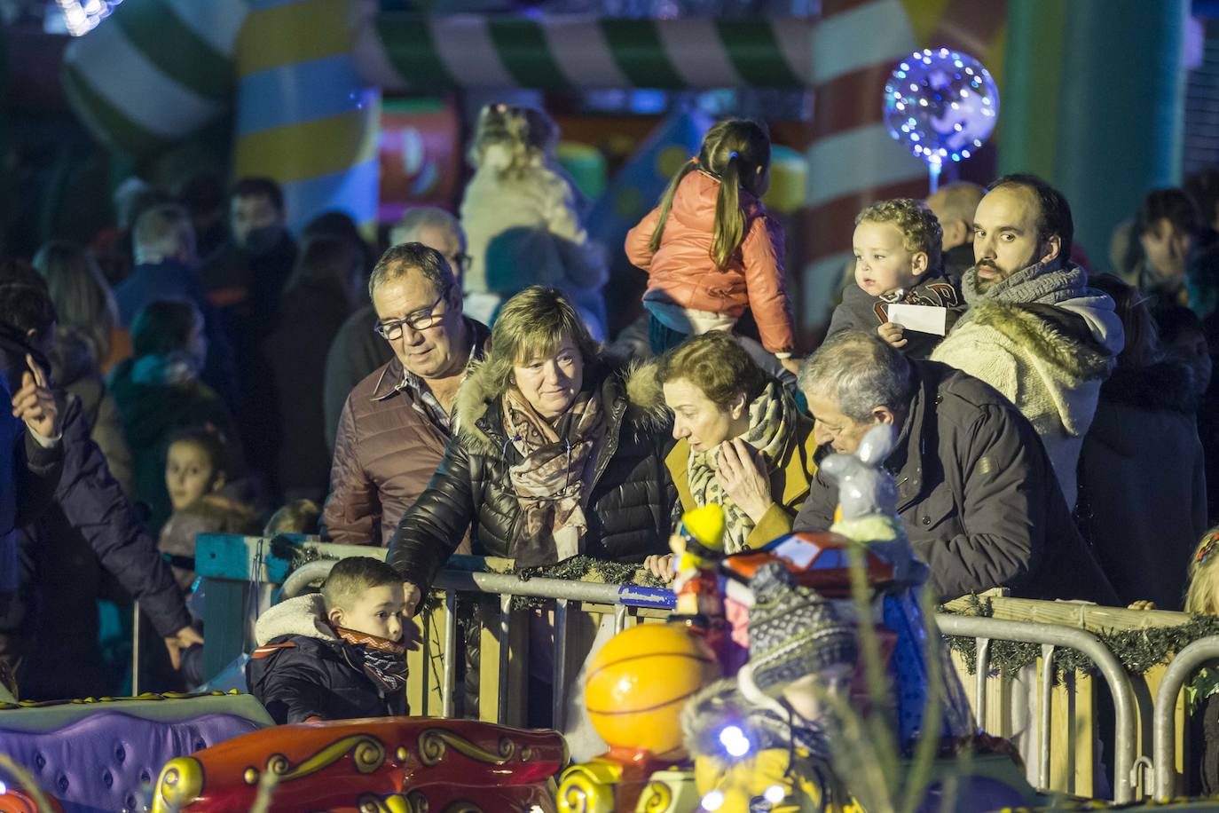 Padres y niños llenaron la Plaza del Ayuntamiento.