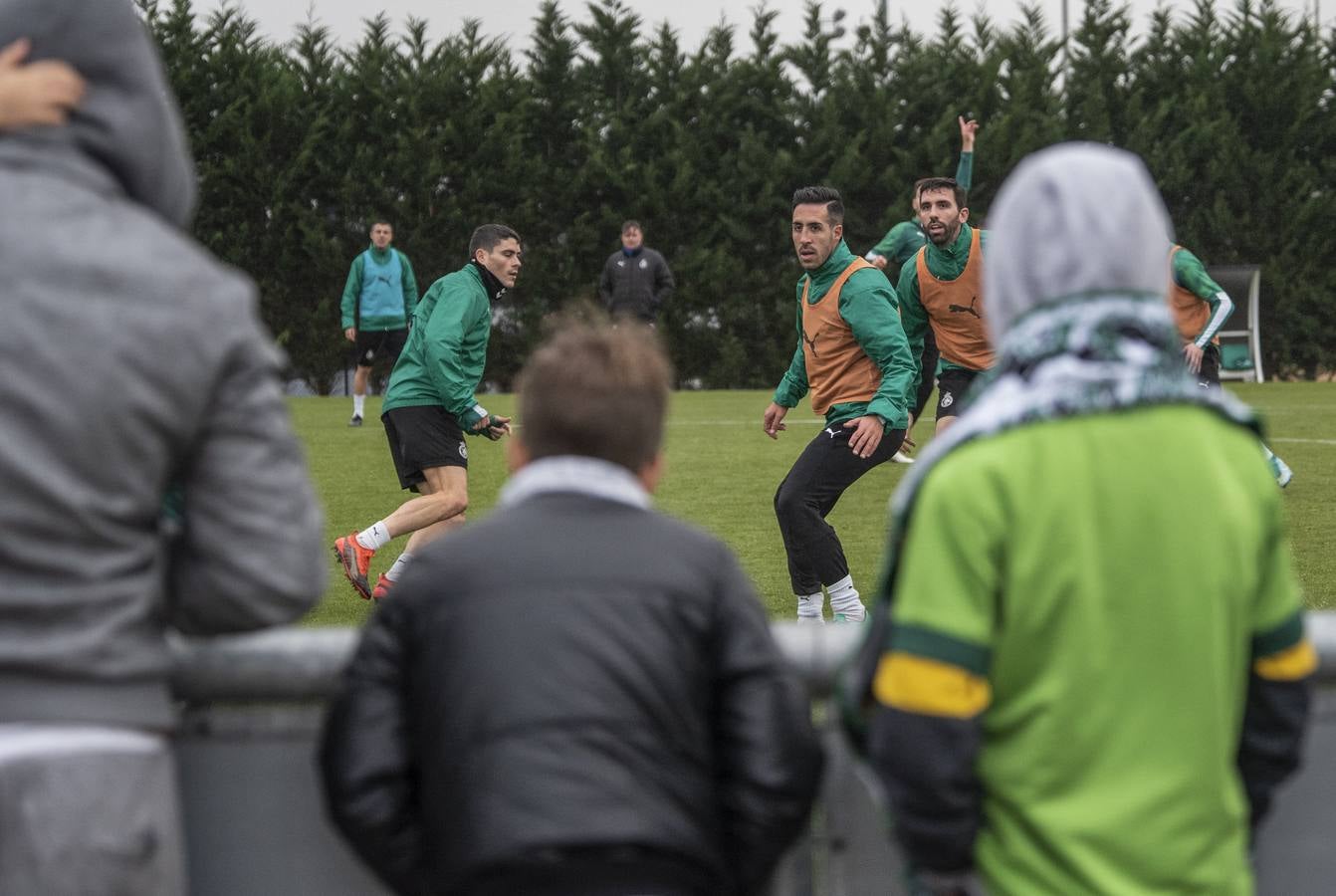 Fotos: El Racing entrena con público