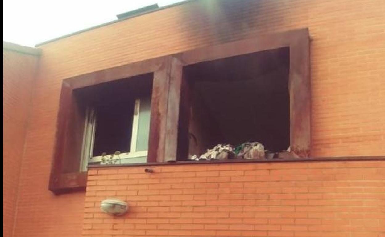 El fuego arrasa la habitación de una casa en Ciudad Jardín