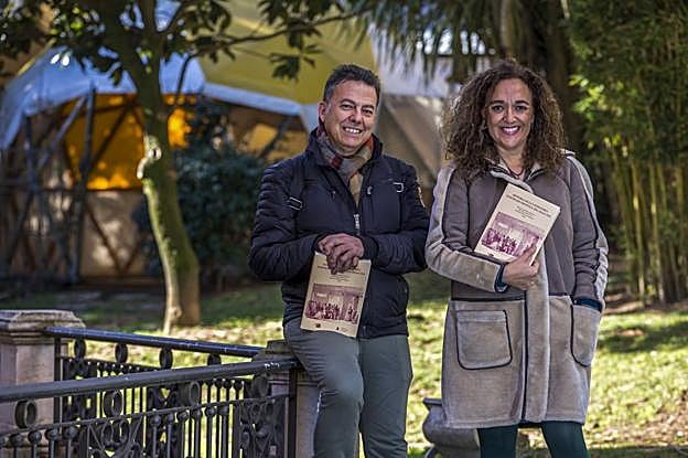 Borja Rodríguez Gutiérrez y Raquel Gutiérrez Sebastián, autores y editores de la obra que será presentada esta semana en Santander