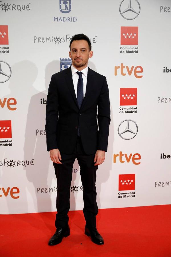 El director Alejandro Amenábar posa en la alfombra roja.