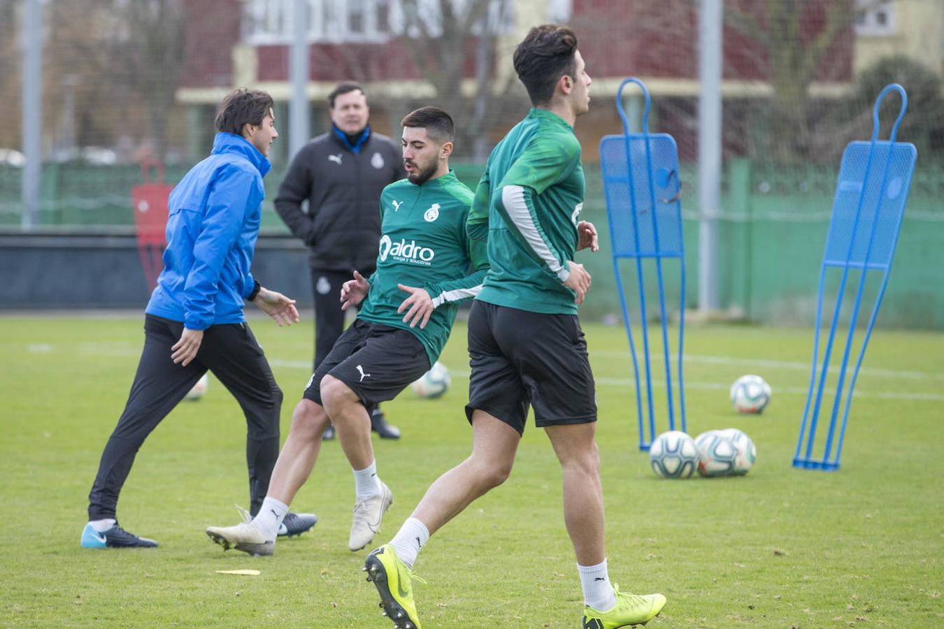 Papu, en acción en su primer entrenamiento con el Racing. 