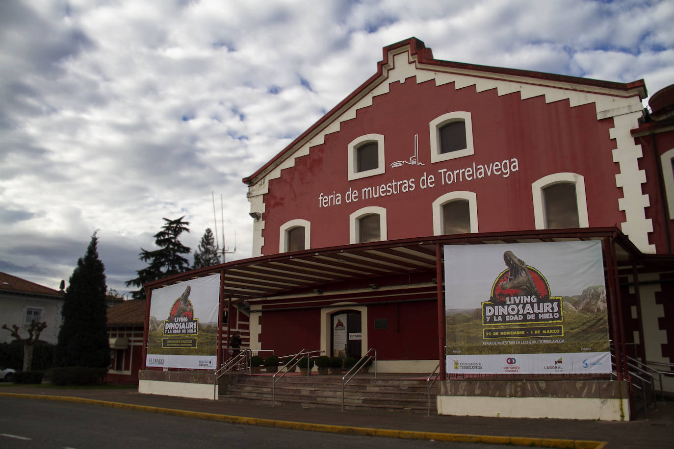 Fotos: ¿Todavía no has llevado a los &#039;peques&#039; a ver la exposición de dinosarios de Torrelavega?