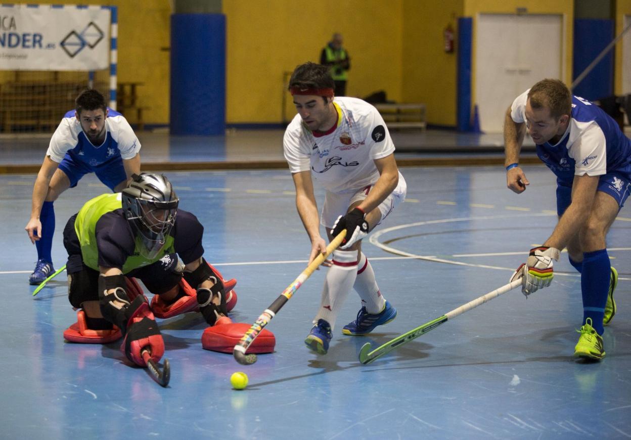Quim Malgosa supera al portero escocés para lograr el segundo gol de España.io