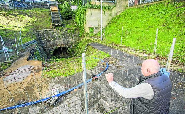 Lo peor: Presencia de ratas y suciedad; el retraso de tres años de las obras del túnel que conectará con El Sardinero; falta de poda y limpieza. Barrio Camino y Las Canteras están en estado de semiabandono. Problemas para estacionar al no estar regulado con la OLA.