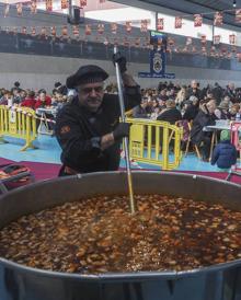 Imagen secundaria 2 - La fiesta de La Perola de Vargas reparte cerca de 700 cocidos